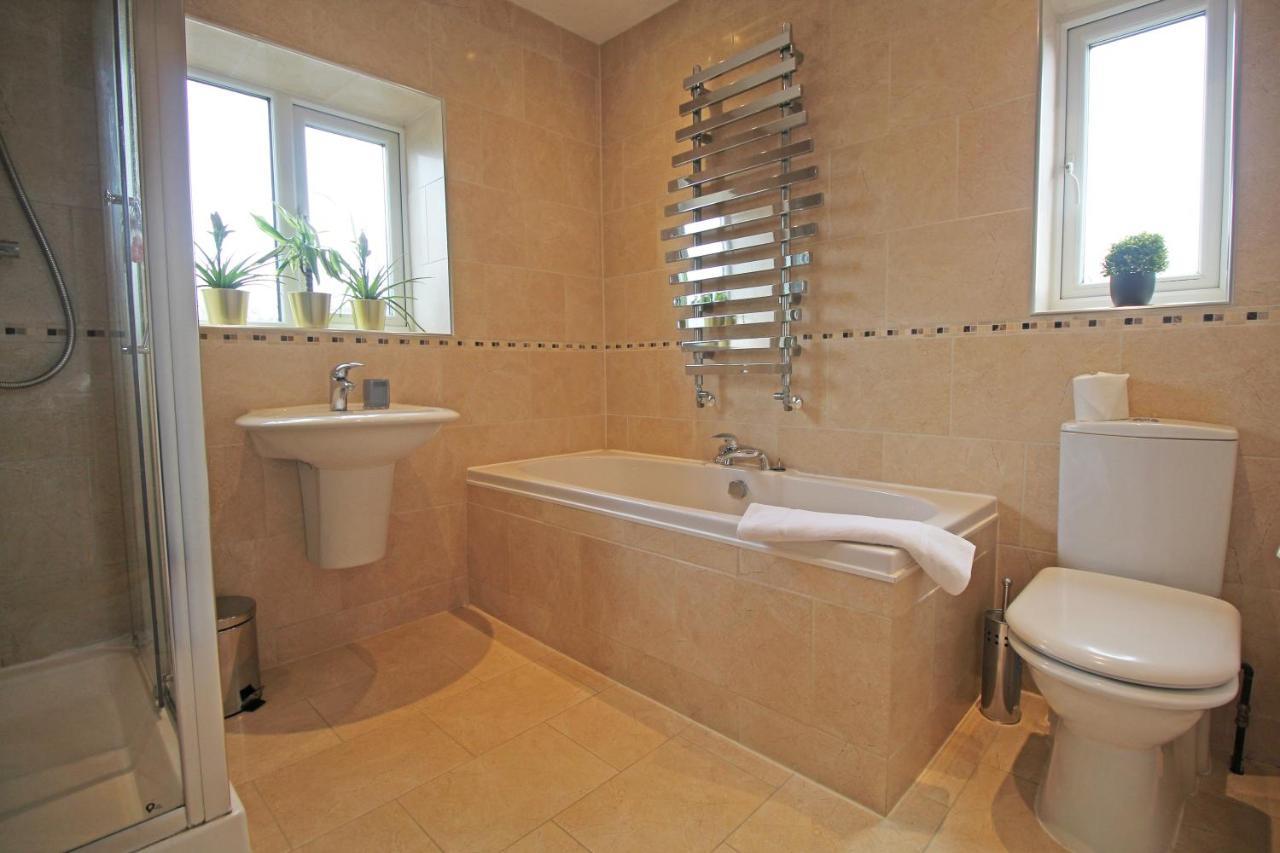 Queens Road - Luxury Spacious Home In Chester Christleton Bagian luar foto
