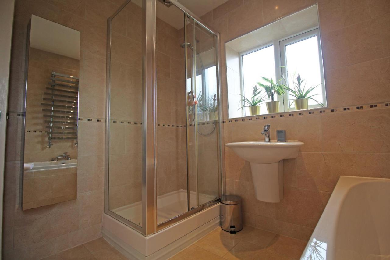 Queens Road - Luxury Spacious Home In Chester Christleton Bagian luar foto