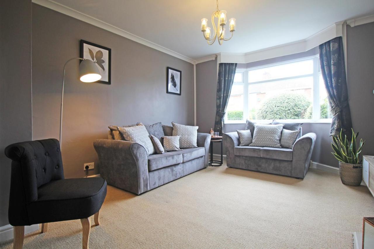 Queens Road - Luxury Spacious Home In Chester Christleton Bagian luar foto