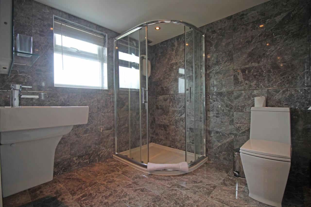 Queens Road - Luxury Spacious Home In Chester Christleton Bagian luar foto