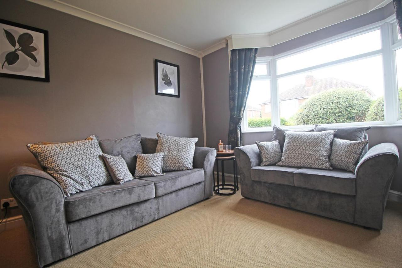 Queens Road - Luxury Spacious Home In Chester Christleton Bagian luar foto