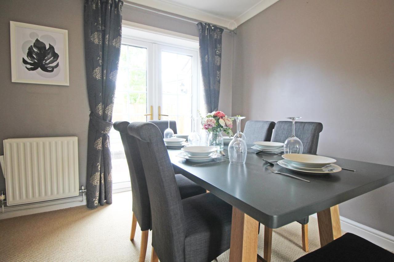 Queens Road - Luxury Spacious Home In Chester Christleton Bagian luar foto