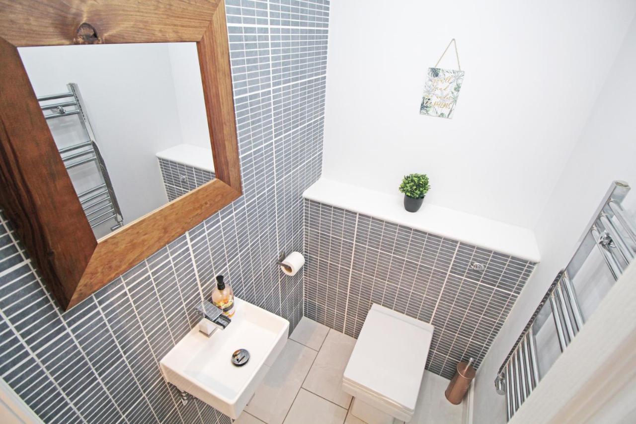Queens Road - Luxury Spacious Home In Chester Christleton Bagian luar foto