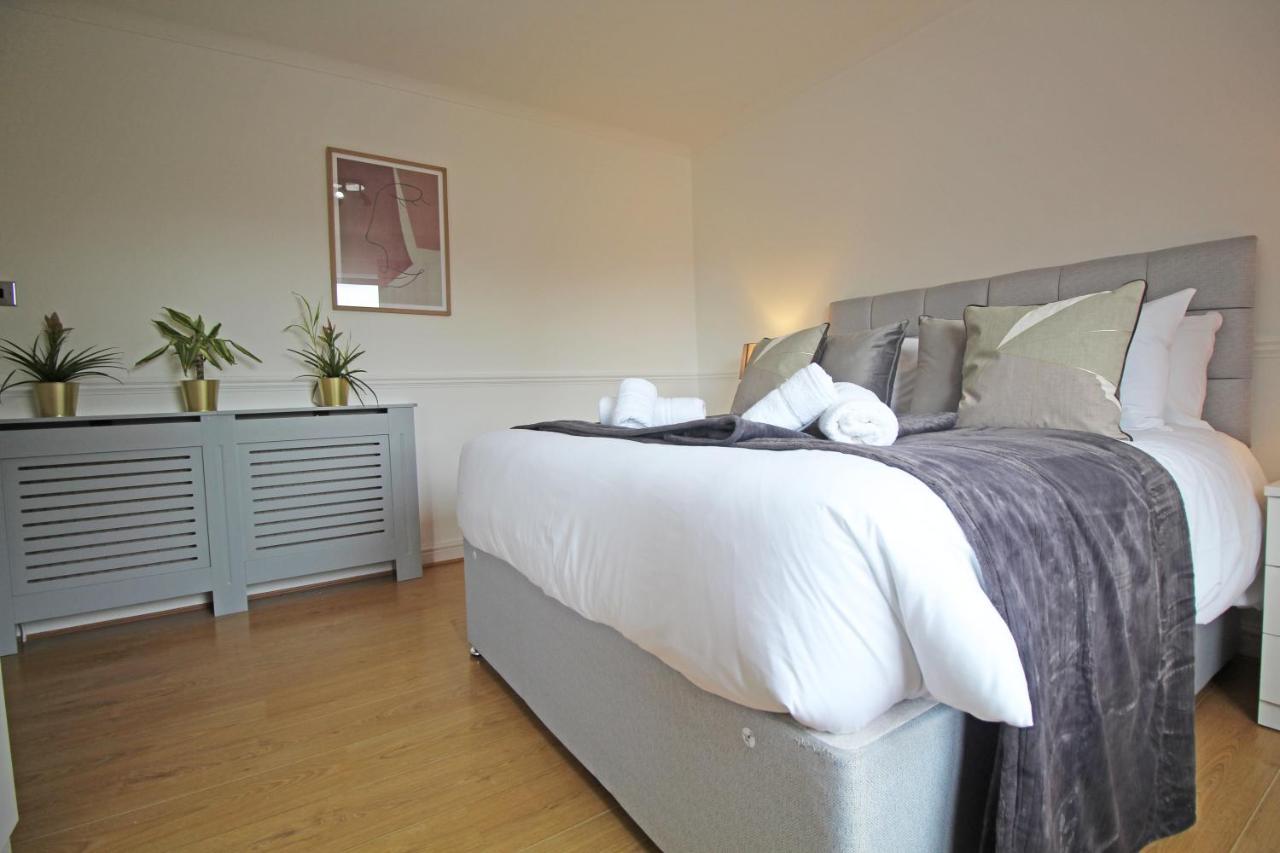 Queens Road - Luxury Spacious Home In Chester Christleton Bagian luar foto