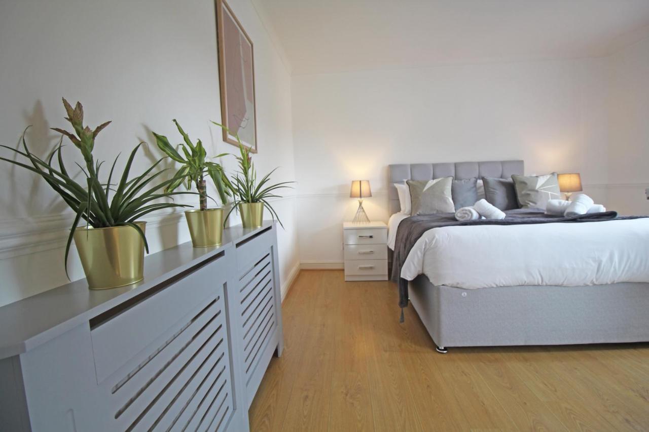 Queens Road - Luxury Spacious Home In Chester Christleton Bagian luar foto